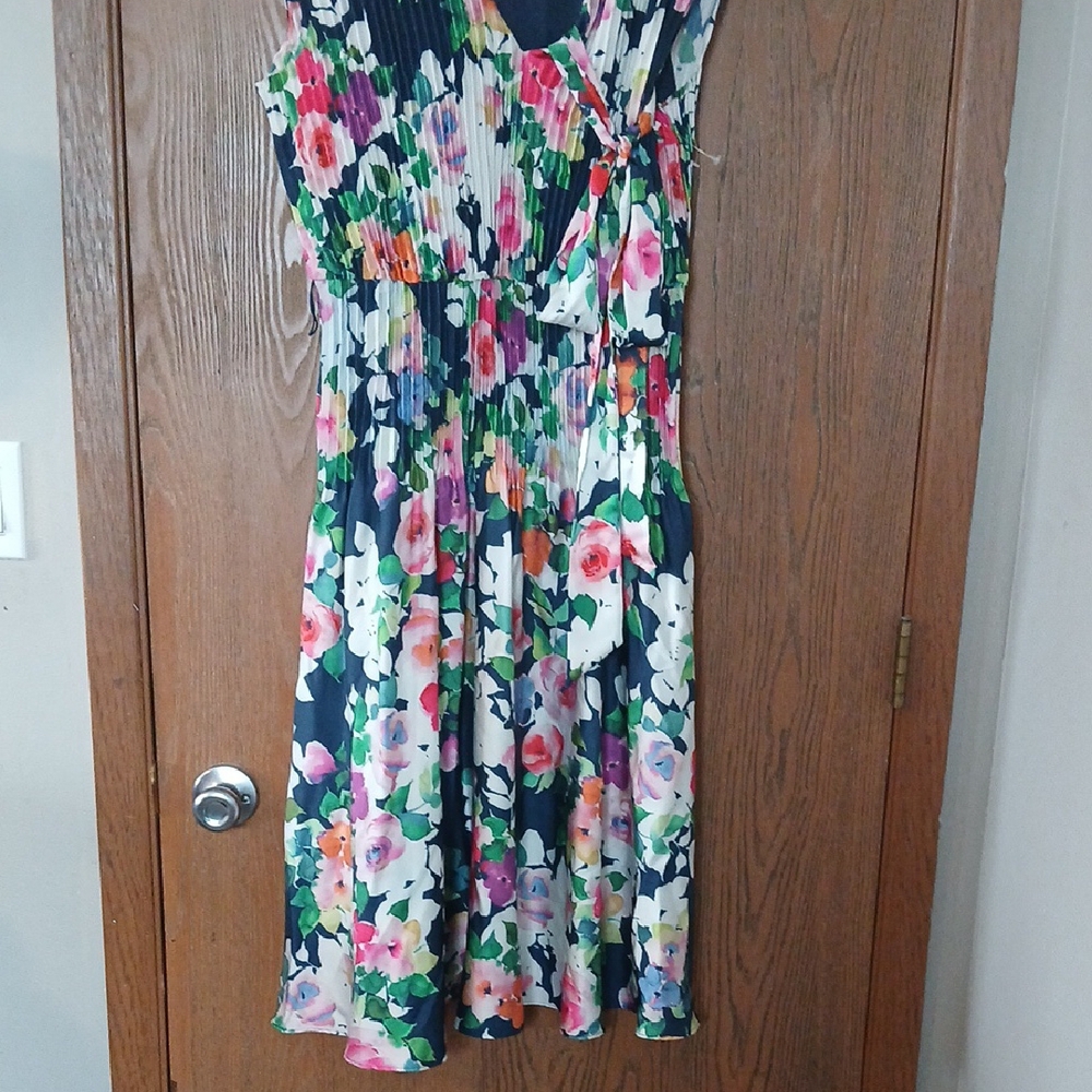 Jessica Howard Pink and White V-Neck Midi Dress